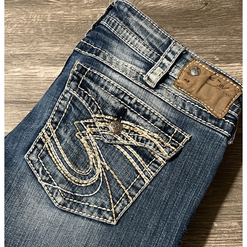 Silver Jeans Women's Pioneer Boot Low Rise Distressed Jeans Size 30/33 (32x33)